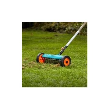 Gardena 03395 C/S Tekerlekli Çim Havalandırma Tırmığı