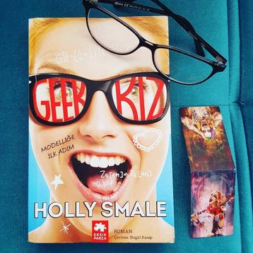 Geek Kız Modelliğe İlk Adım - Holly Smale