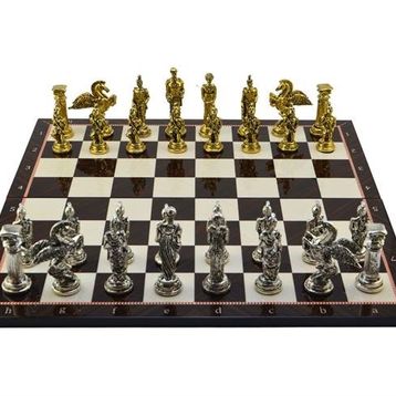 Gift Home Battal Boy Metal Pegasus 43x43 cm Satranç Takımı Parlak ve Katlanır Ceviz Desenli MDF Satranç Tahtası