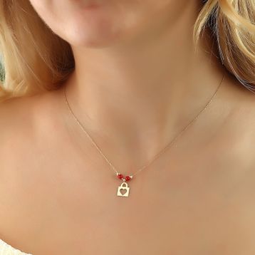 Glorria Altın Renkli Taşlı Kalpli Kilit Kolye
