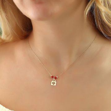 Glorria Altın Renkli Taşlı Kalpli Kilit Kolye
