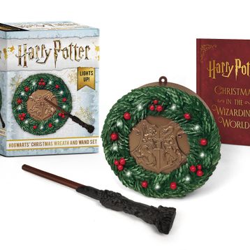 Harry Potter: Hogwarts Christmas Wreath and Wand Set: Lights Up!