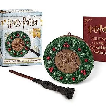 Harry Potter: Hogwarts Christmas Wreath and Wand Set: Lights Up!