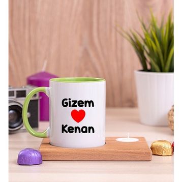 Hediye Dükkanı Kişiye Özel Sevgililere Özel İsim Yazılı Ahşap Altlıklı Mumlu Beyaz Kupa Bardak