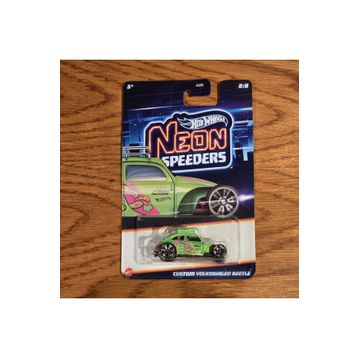 Hot Wheels Neon Speeders JBY93 Custom Volkswagen Beetle Oyuncak Araba