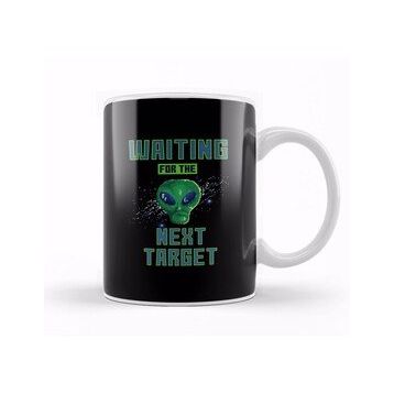 Humuts Retro Pixel Alien Waiting For Next Target Kupa