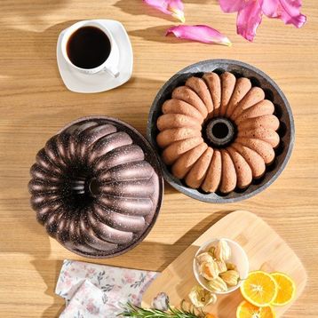 Karaca Cake Pro Lina Kahverengi 25,5 cm Döküm Kek Kalıbı