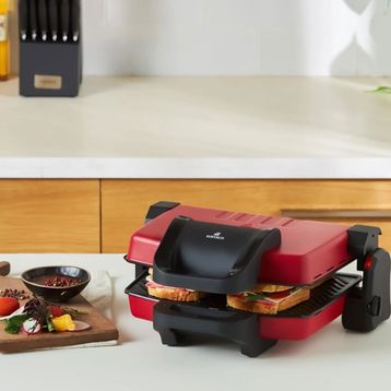 Karaca Future Essential Matte Kırmızı Tost Makinesi