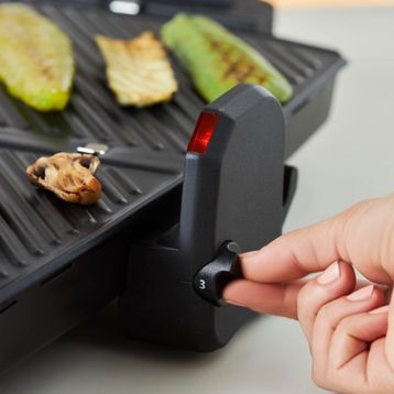 Karaca Future Essential Matte Siyah Tost Makinesi