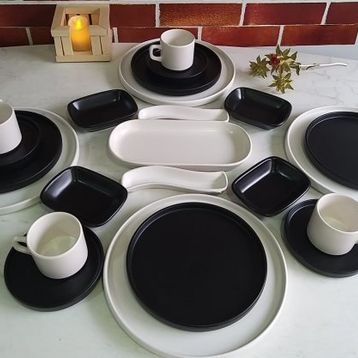 Keramika Stackable Siyah Beyaz 23 Parça 4 Kişilik Kahvaltı Takımı