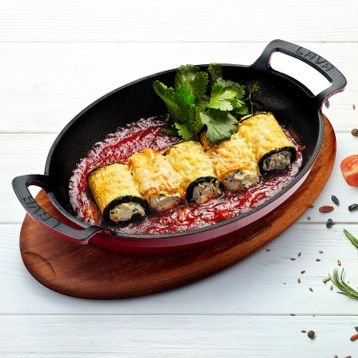 Lava Döküm Demir Yekpare Çift Kulplu Kayın Servis Ahşabı Ölçü 23x17 cm Kırmızı Döküm Oval Sahan