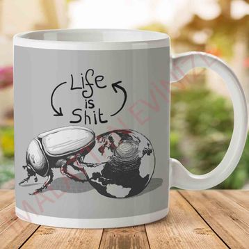 Life is Shit Dung Beetle Rolling the World Baskılı Kupa