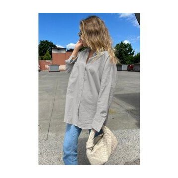 Madmext MG1530 Gri Kadın Oversize Basic Cepli Poplin Gömlek