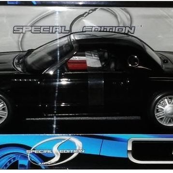 Maisto Ford Thunderbird 2002 1:1 S/E Siyah Model Araba