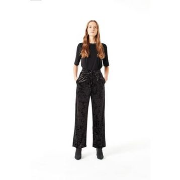 Mizalle 18KGMZL2011014 Siyah Kadife Kadın Pantolon