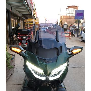 Motocam Honda Goldwing Bagger Ön Cam 2018-2023 Model 38 cm Füme Renkli 4 mm Orta Boylu Motosiklet Rüzgarlık