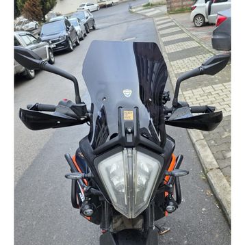 Motocam KTM 390 Adv Ön Cam 2020-2024 Model 44 cm Siyah Renkli 3 mm Aparatsız Motosiklet Rüzgarlık