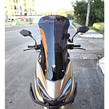 Motocam Küba Newlight 125 Pro Ön Cam 2023-2026 Model 68 cm Siyah Renkli 4 mm Orta Boylu Motosiklet Rüzgarlık