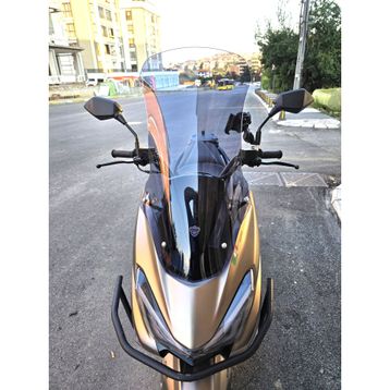 Motocam Küba Newlight 125 Pro Ön Cam 2023-2026 Model 68 cm Siyah Renkli 4 mm Orta Boylu Motosiklet Rüzgarlık