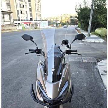 Motocam Küba Newlight 50 Pro Ön Cam 2023-2026 Model 75 cm Şeffaf Renkli 4 mm Uzun Motosiklet Rüzgarlık