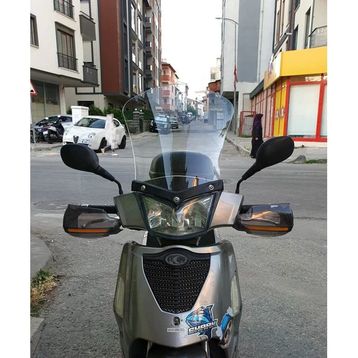 Motocam Kymco People S 200 2011 Model 48 cm Şeffaf Renkli 4 mm Uzun Ön Cam