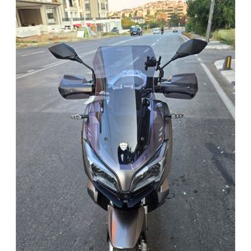 Motocam QJ ATR 125 Ön Cam 2023-2026 Model 55 cm Füme Renkli 4 mm Kısa Boylu Motosiklet Rüzgarlık