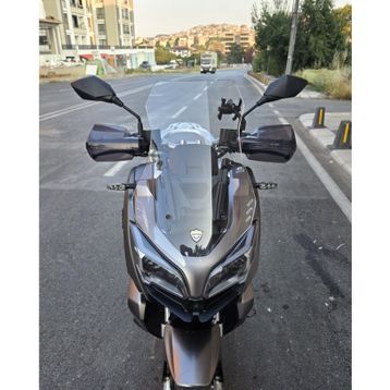 Motocam QJ ATR 250 Ön Cam 2023-2026 Model 55 cm Şeffaf Renkli 4 mm Kısa Boylu Motosiklet Rüzgarlık