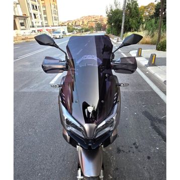 Motocam QJ ATR 250 Ön Cam 2023-2026 Model 55 cm Siyah Renkli 4 mm Kısa Boylu Motosiklet Rüzgarlık