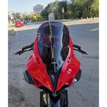Motocam RKS SRK 450 RA Ön Cam 2023-2026 Model 42 cm Siyah Renkli 4 mm Motosiklet Rüzgarlık