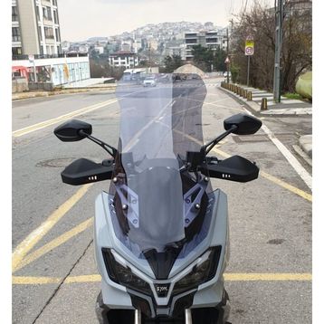 Motocam SYM ADX 250 Ön Cam 2024-2026 Model 65 cm Füme Renkli 4 mm Orta Boylu Motosiklet Rüzgarlık
