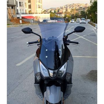 Motocam SYM Joyride 300 Ön Cam 2023-2026 Model 65 cm Füme Renkli 4 mm Orta Boylu Motosiklet Rüzgarlık