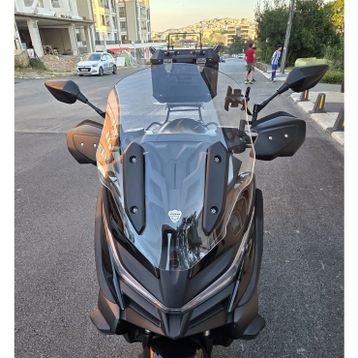 Motocam Voge SR4 Ön Cam 2022-2026 Model 54 cm Siyah Renkli 4 mm Orijinal Boylu Motosiklet Rüzgarlık