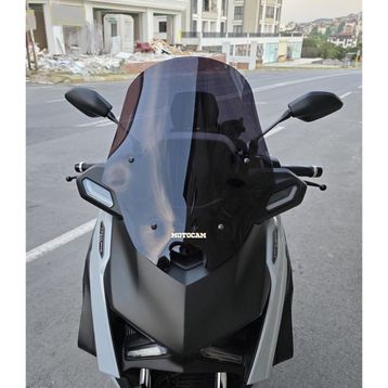 Motocam Yamaha Xmax Techmax Ön Cam 2025-2026 Model 52 cm Siyah Renkli 4 mm Asansörlü Motosiklet Rüzgarlık