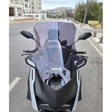 Motocam Yamaha Xmax Techmax Ön Cam 2025-2026 Model 63 cm Şeffaf Renkli 4 mm Asansörlü Motosiklet Rüzgarlık