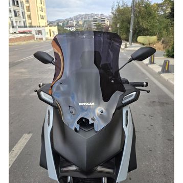Motocam Yamaha Xmax Techmax Ön Cam 2025-2026 Model 63 cm Şeffaf Renkli 4 mm Asansörlü Motosiklet Rüzgarlık