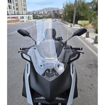 Motocam Yamaha Xmax Techmax Ön Cam 2025-2026 Model 63 cm Şeffaf Renkli 4 mm Asansörlü Motosiklet Rüzgarlık