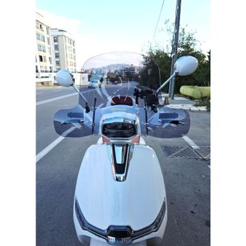 Motocam Yuki Mojito 125 Ön Cam 2022-2026 Model 43 cm Füme Renkli 4 mm Elcikli Aparatsız Motosiklet Rüzgarlık