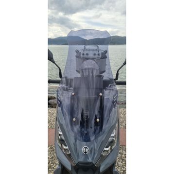 Motocam Yuki Xway 125 Ön Cam 2023-2026 Model 65 cm Siyah Renkli 4 mm Orta Boylu Motosiklet Rüzgarlık