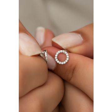 Nereze 925 Ayar Beyaz Minik Yuvarlak Tasarım Kadın Gümüş Küpe