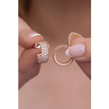 Nereze 925 Ayar Gümüş Rose 3 Sıra Beyaz Taşlı Yarım Tur Küpe