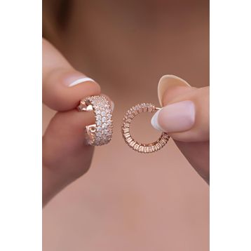 Nereze 925 Ayar Gümüş Rose 3 Sıra Beyaz Taşlı Yarım Tur Küpe