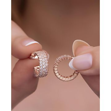 Nereze 925 Ayar Gümüş Rose 3 Sıra Beyaz Taşlı Yarım Tur Küpe