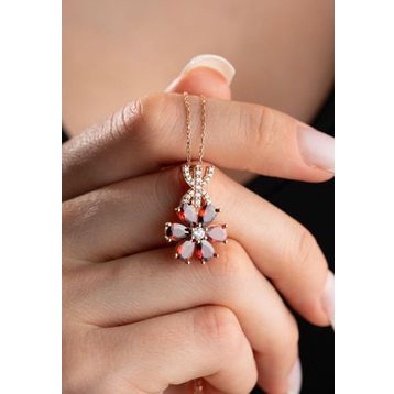 Nereze 925 Ayar Kırmızı zirkon Taşlı 6 Yapraklı Çiçek Kadın Gümüş Kolye