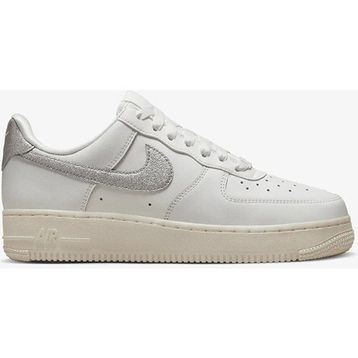 Nike Air Force 1 07 DQ7569 100 Beyaz Kadın Spor Ayakkabı