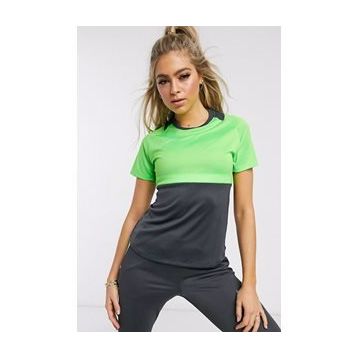 Nike BV6940-062 Kadın T-shirt