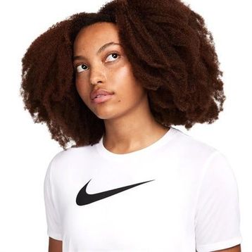 Nike FQ4975-100 Beyaz Dri-Fit Antrenman Kadın T-Shirt