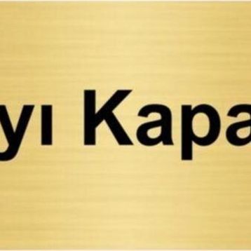 Özarslan Dizayn Kapıyı Kapatınız 5x20 cm Altın Renk Metal Yönlendirme Levhası