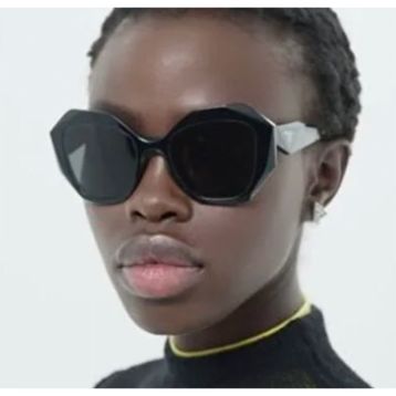 Prada SPR16W 1AB5S0 53 Siyah Kadın Güneş Gözlüğü