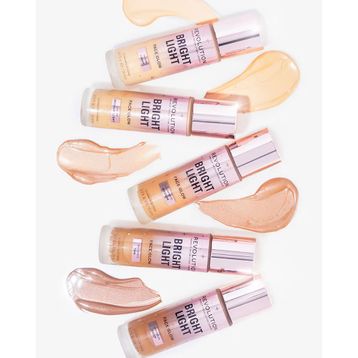 Revolution Bright Light Face Glow 4 in 1 Medium Light Işıltılı Fondöten