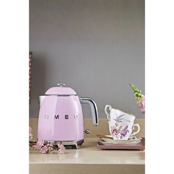 Smeg KLF05 50's Style 800 ml 1400 W Pembe Mini Su Isıtıcı Kettle